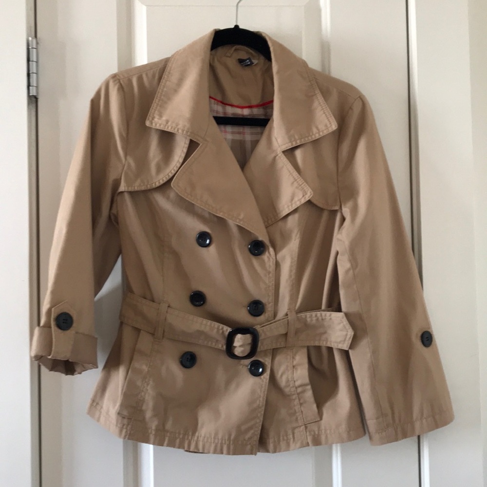 Short trench coat with belt size 10